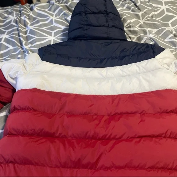 TOMMY HILFIGER PUFFER JACKET (USED less than 5 times)